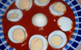 Huevos Cocidos con Tomate Frito