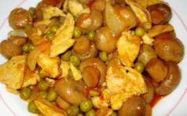 Pollo al Curry con Champiñones y Guisantes