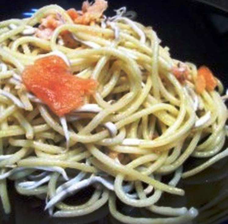 Espaguetis con Salmón y Gulas
