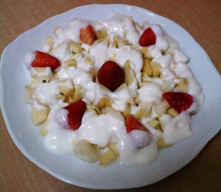 Macedonia de Frutas con Yogur Natural