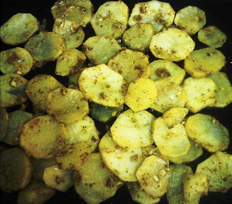 Patatas al Horno con Salsa de Orégano y Curry 